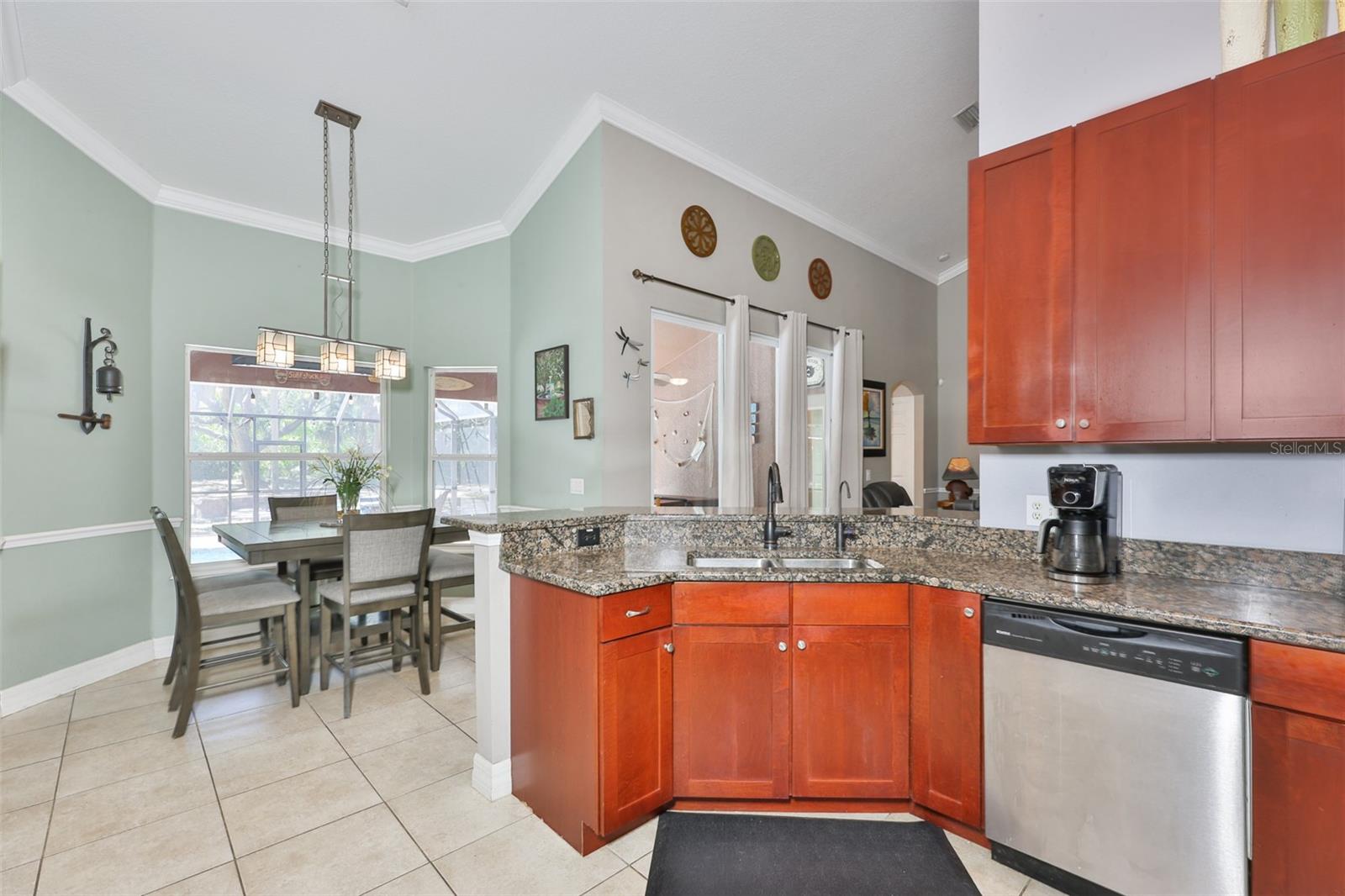 Listing photo id 15 for 1710 Surrey Trail