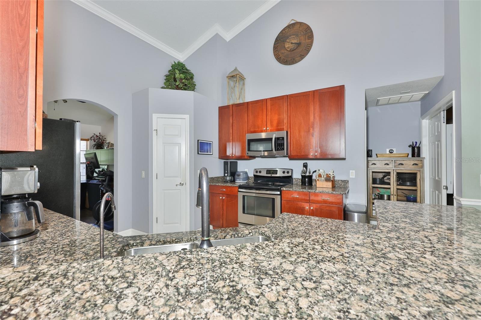 Listing photo id 18 for 1710 Surrey Trail