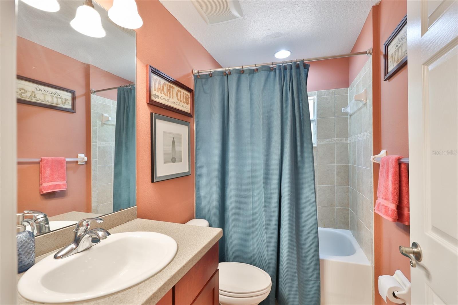 Listing photo id 20 for 1710 Surrey Trail