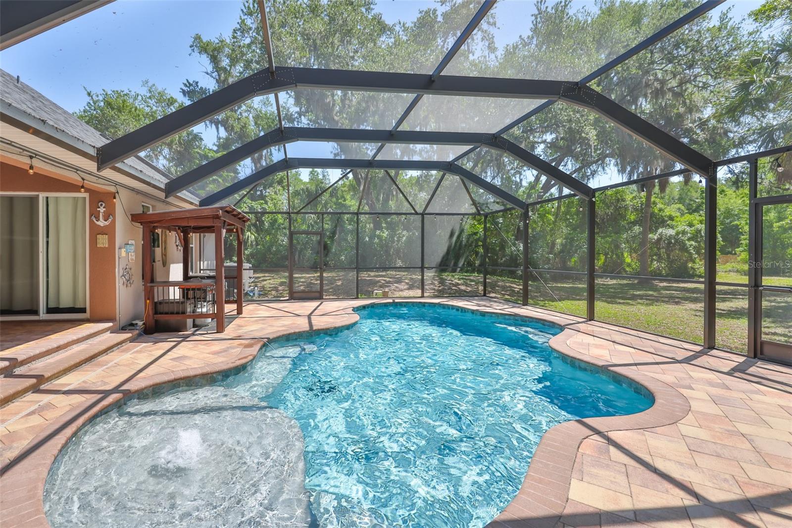 Listing photo id 40 for 1710 Surrey Trail