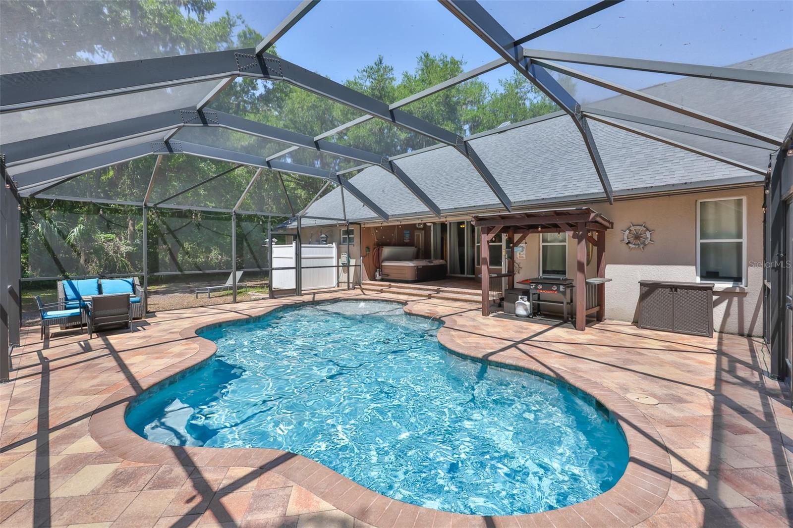 Listing photo id 42 for 1710 Surrey Trail