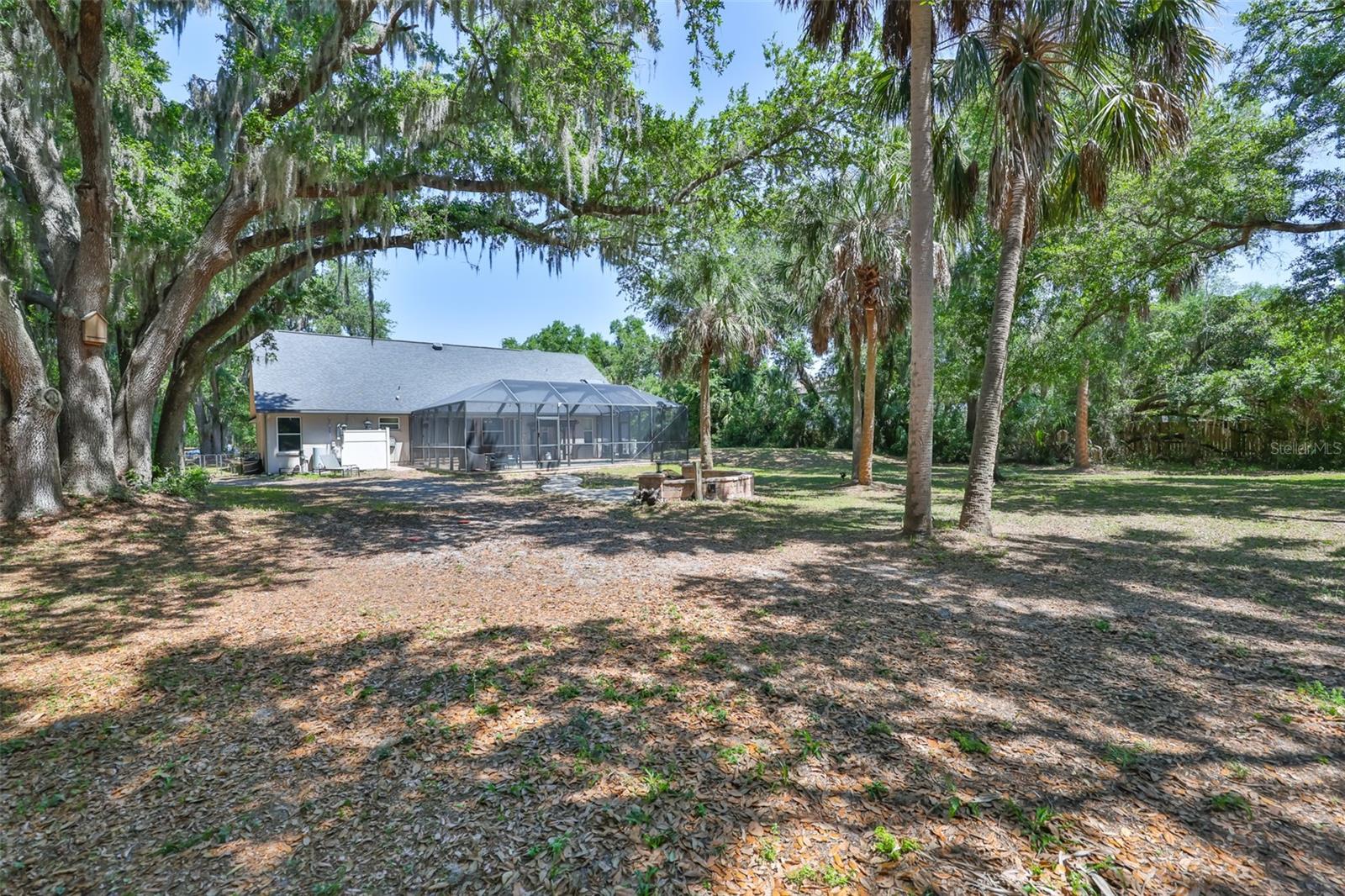 Listing photo id 48 for 1710 Surrey Trail