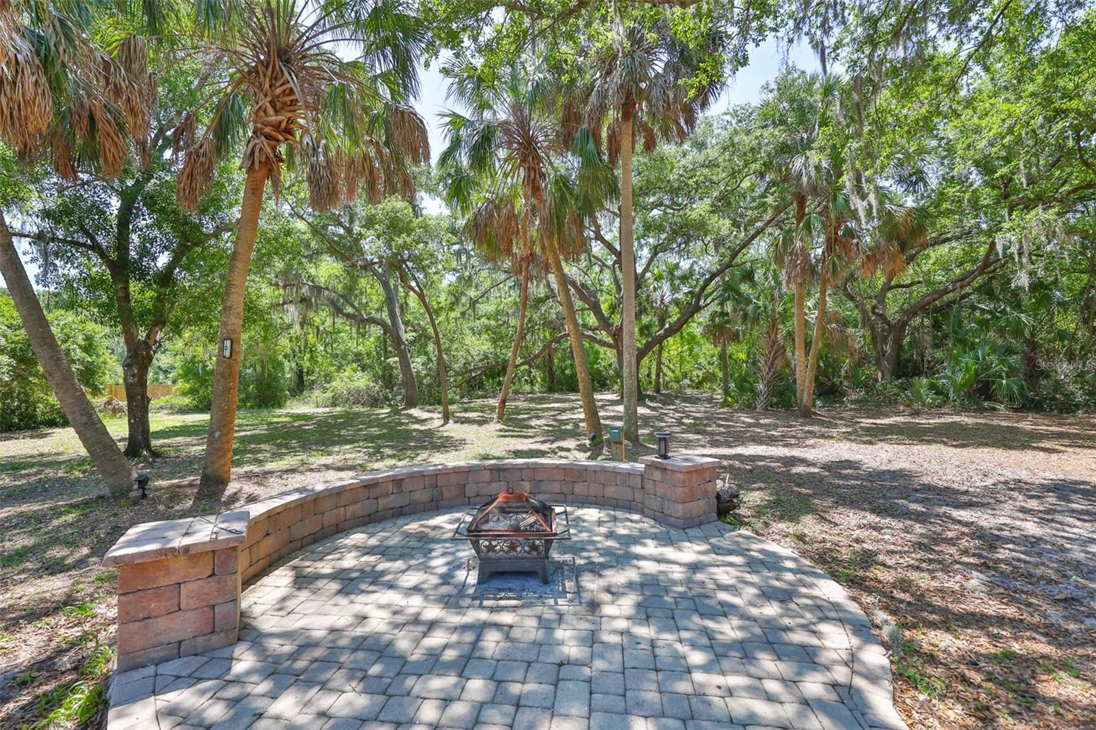 Listing photo id 50 for 1710 Surrey Trail