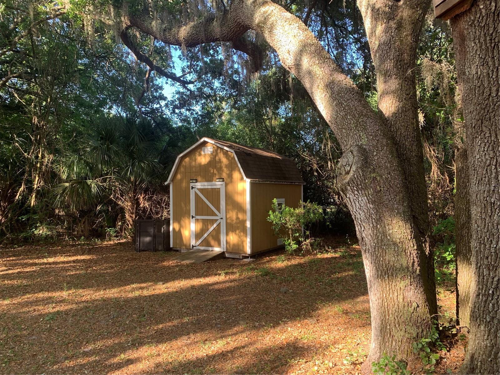 Listing photo id 52 for 1710 Surrey Trail