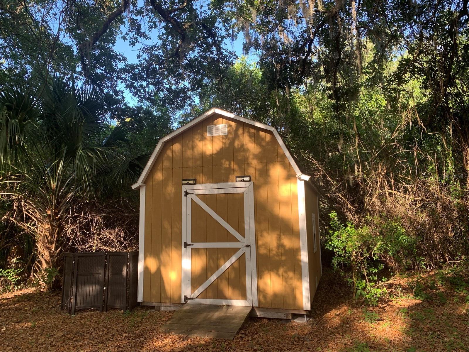 Listing photo id 53 for 1710 Surrey Trail