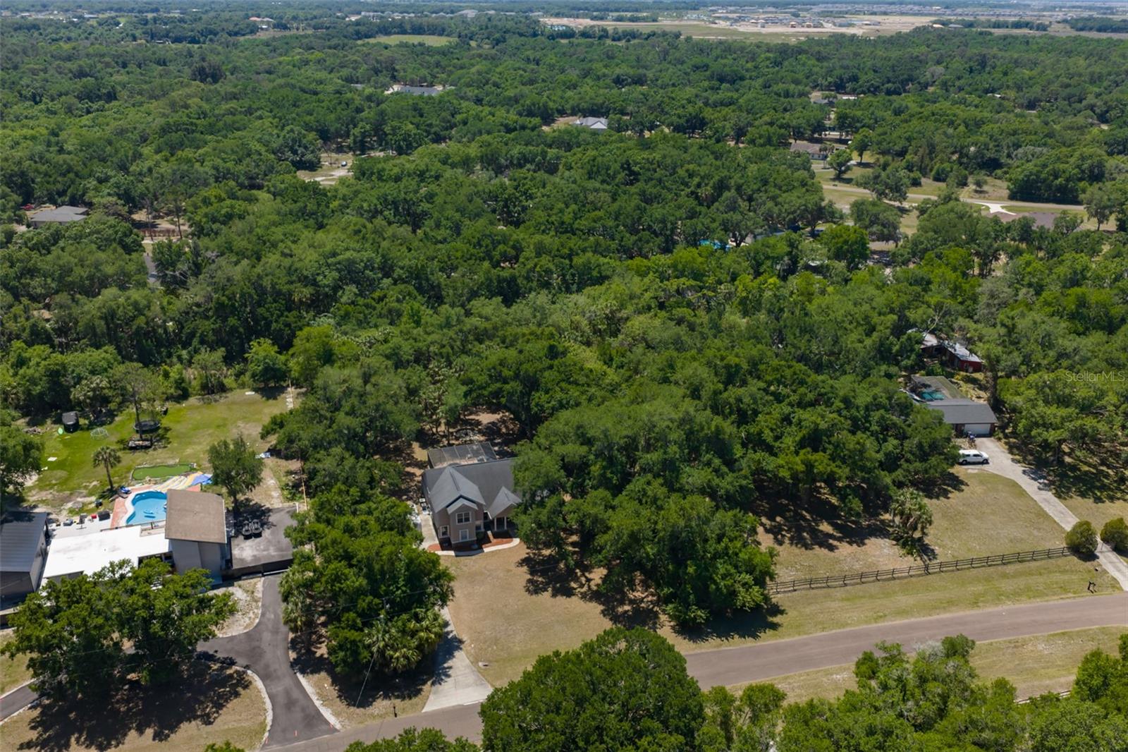 Listing photo id 56 for 1710 Surrey Trail