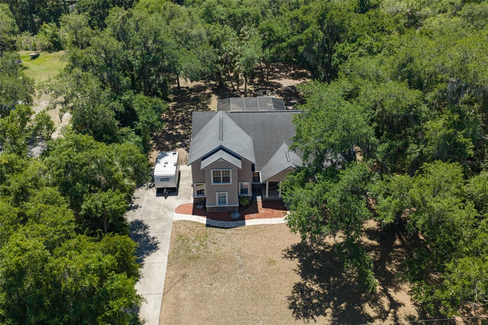 Listing photo id 4 for 1710 Surrey Trail