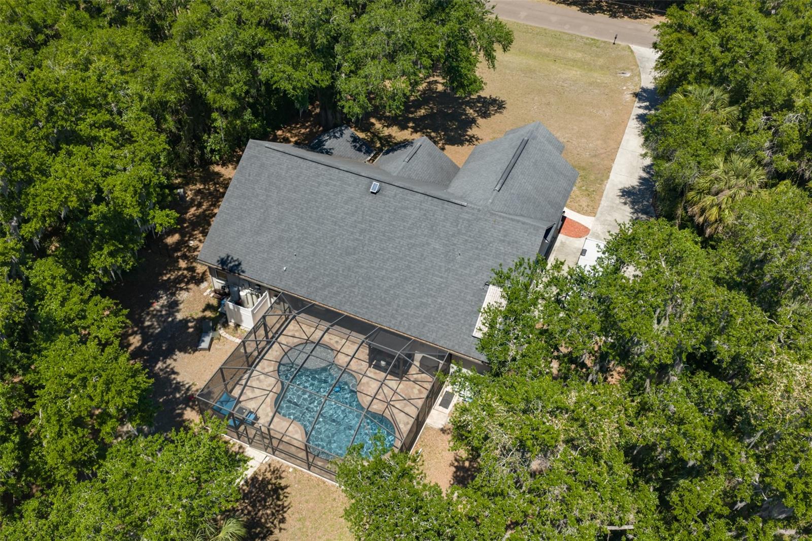 Listing photo id 61 for 1710 Surrey Trail