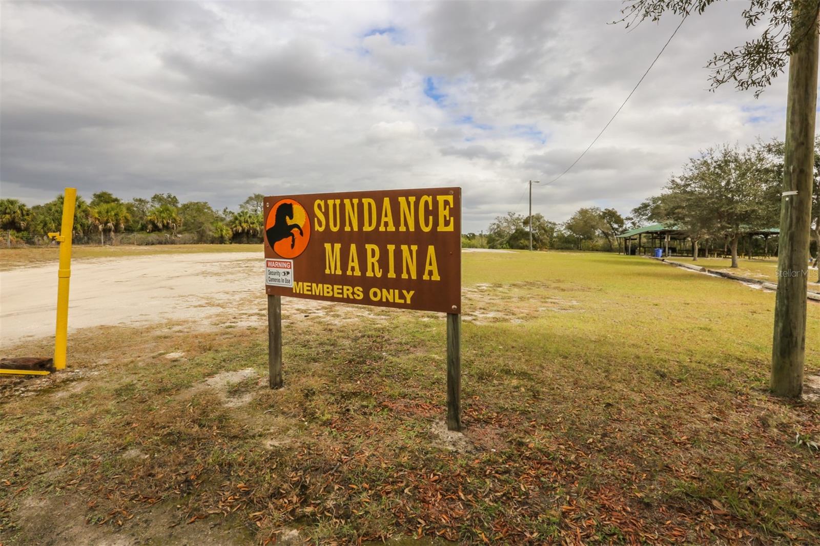 Listing photo id 67 for 1710 Surrey Trail