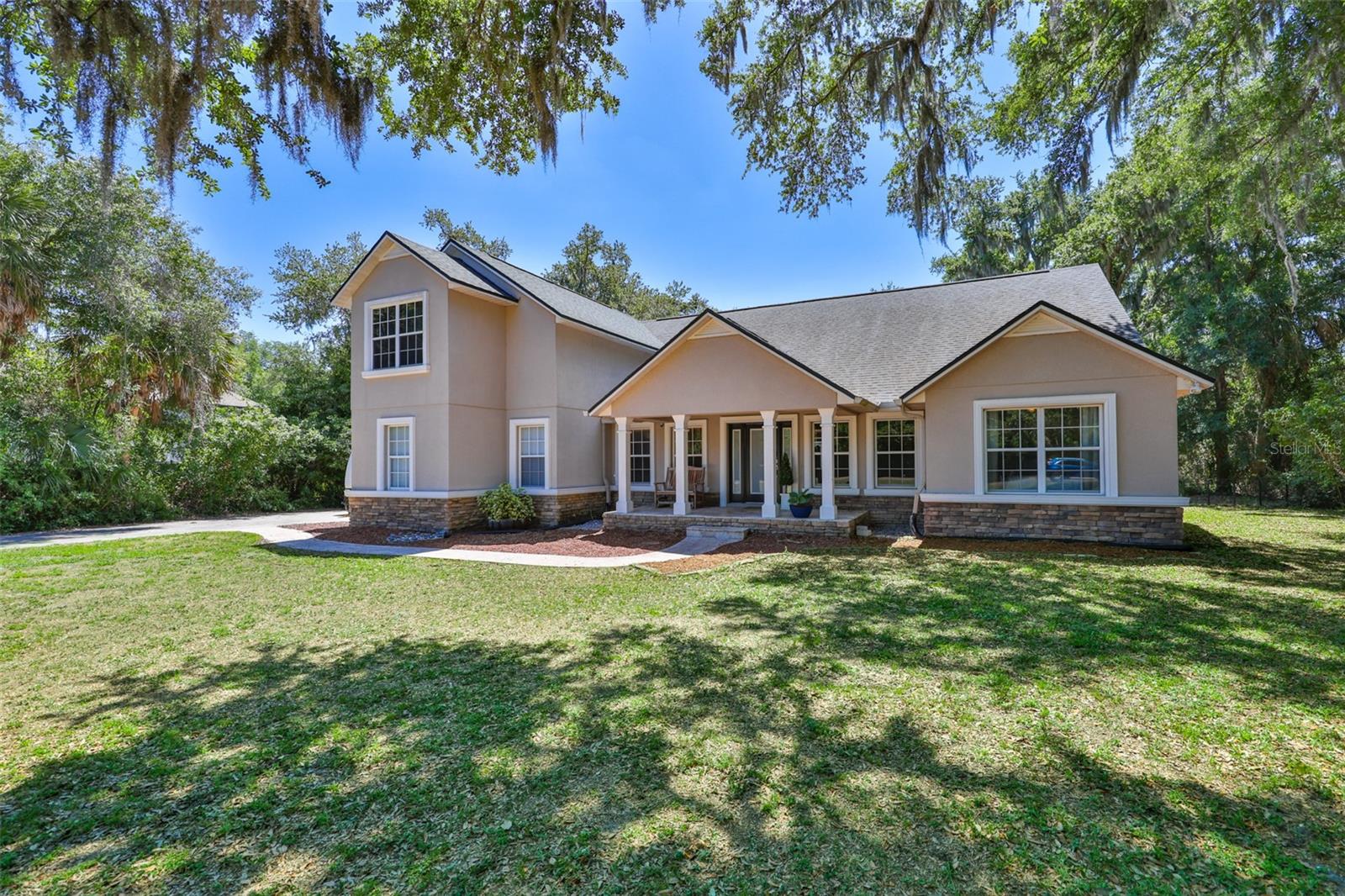 Listing photo id 5 for 1710 Surrey Trail