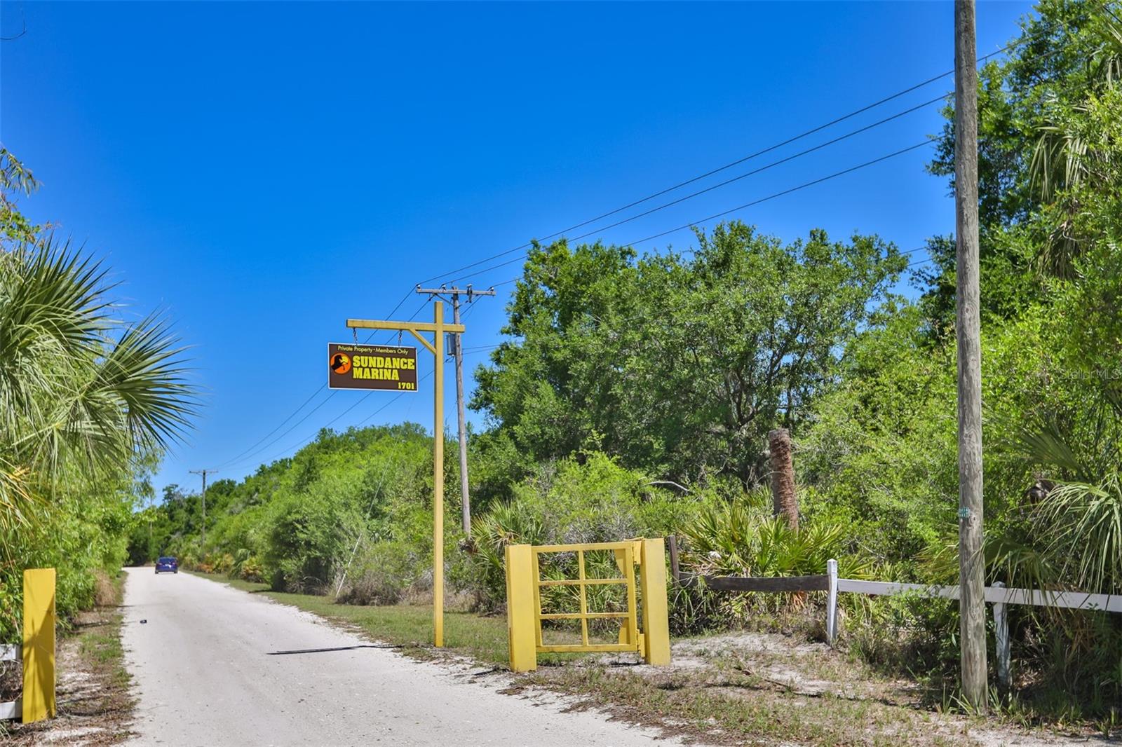 Listing photo id 68 for 1710 Surrey Trail