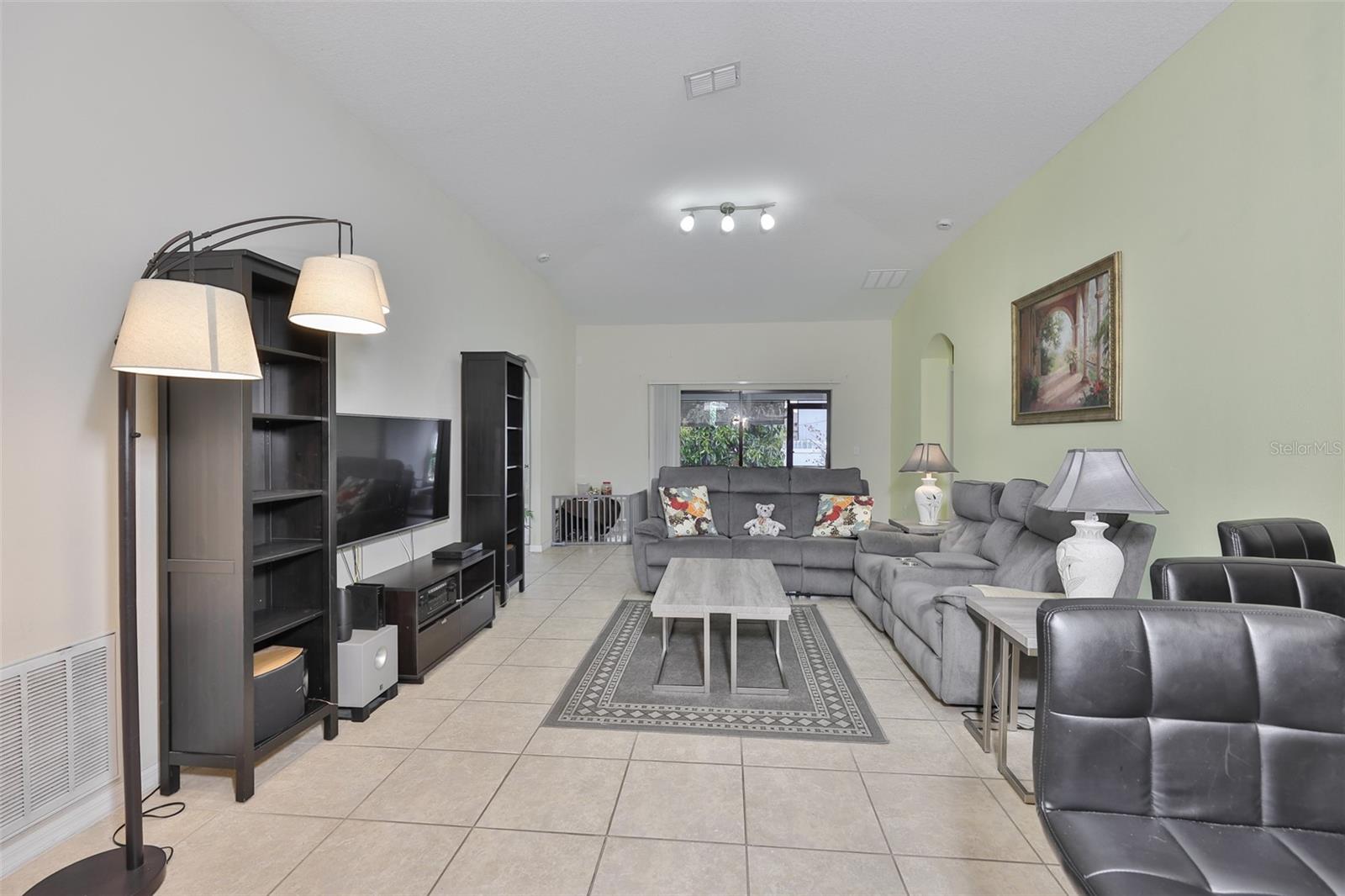 Image 11 of 55 For 10806 Whitecap Drive