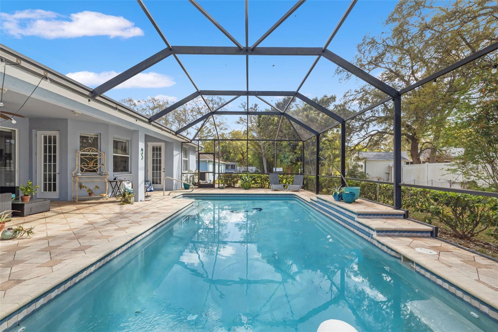 Listing photo id 14 for 1451 Laredo Avenue