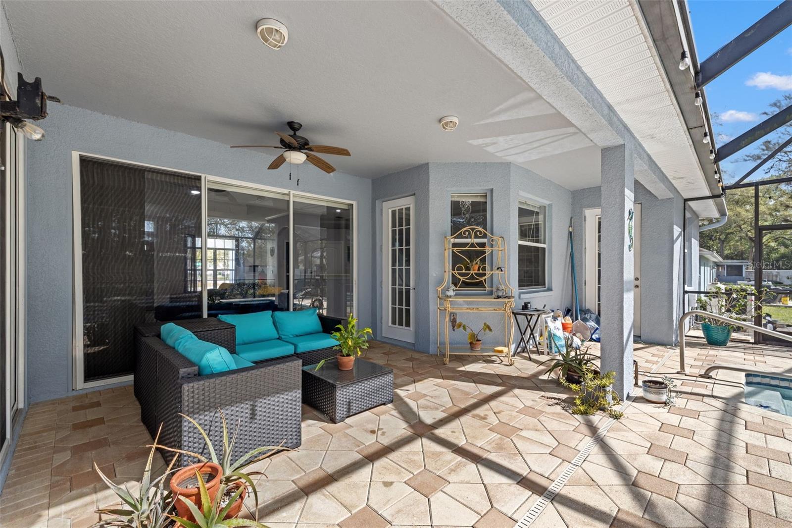 Listing photo id 16 for 1451 Laredo Avenue