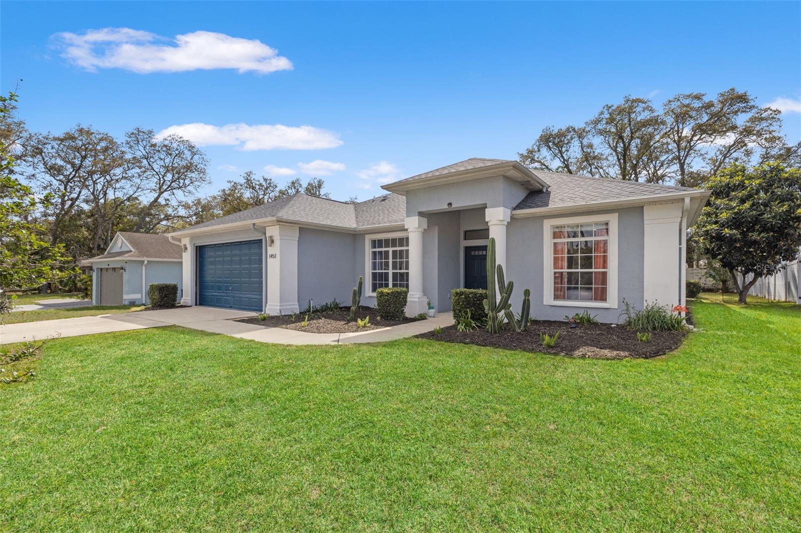 Listing photo id 0 for 1451 Laredo Avenue