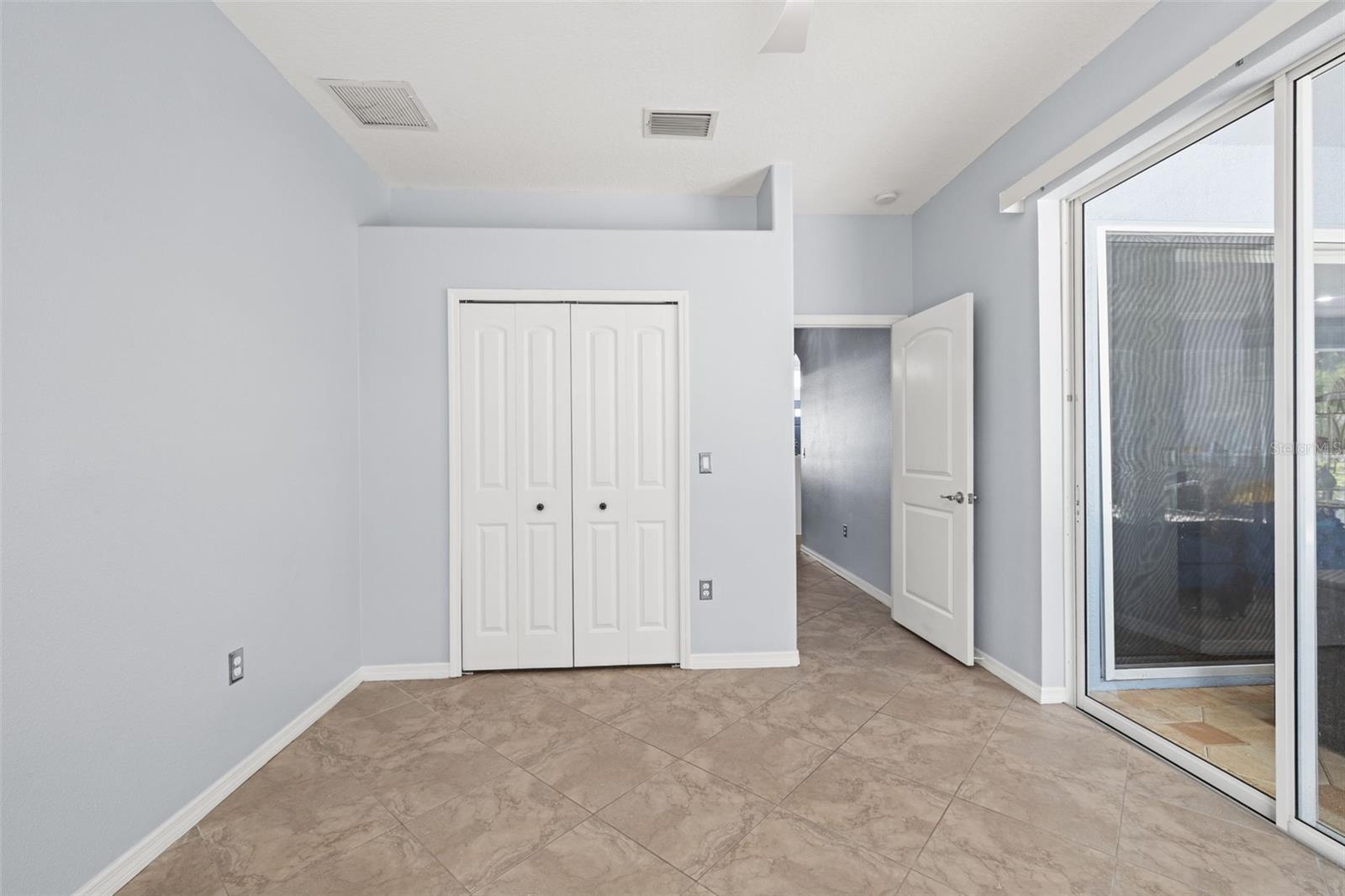 Listing photo id 23 for 1451 Laredo Avenue