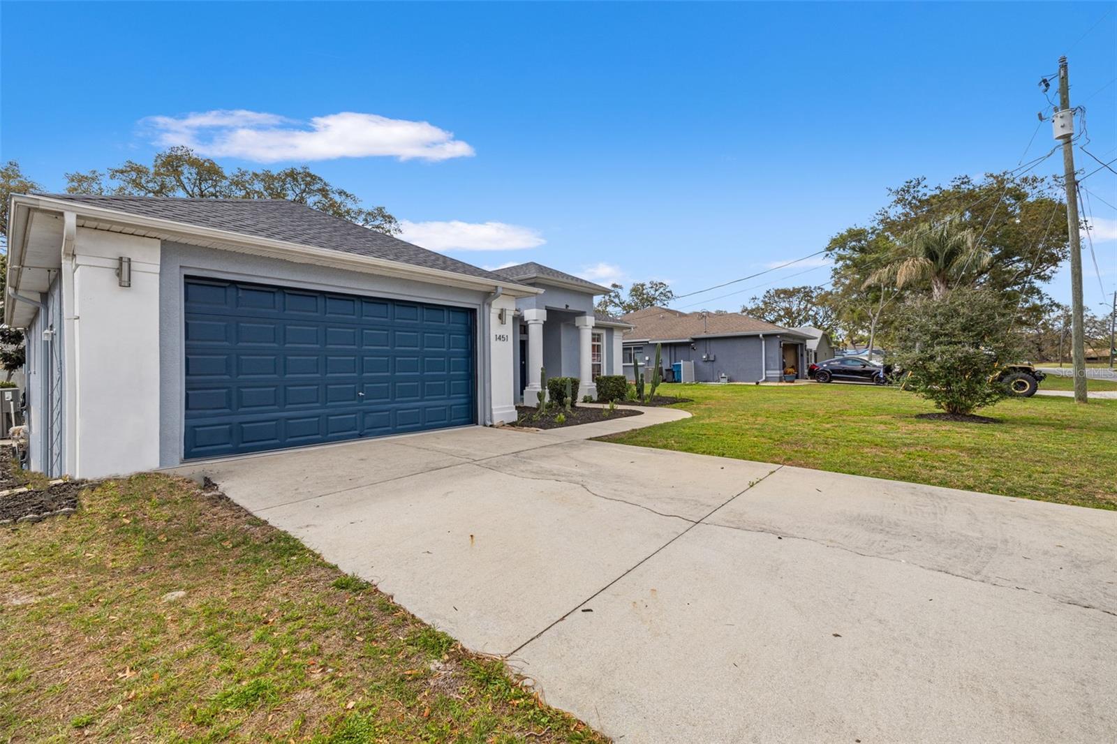 Listing photo id 1 for 1451 Laredo Avenue