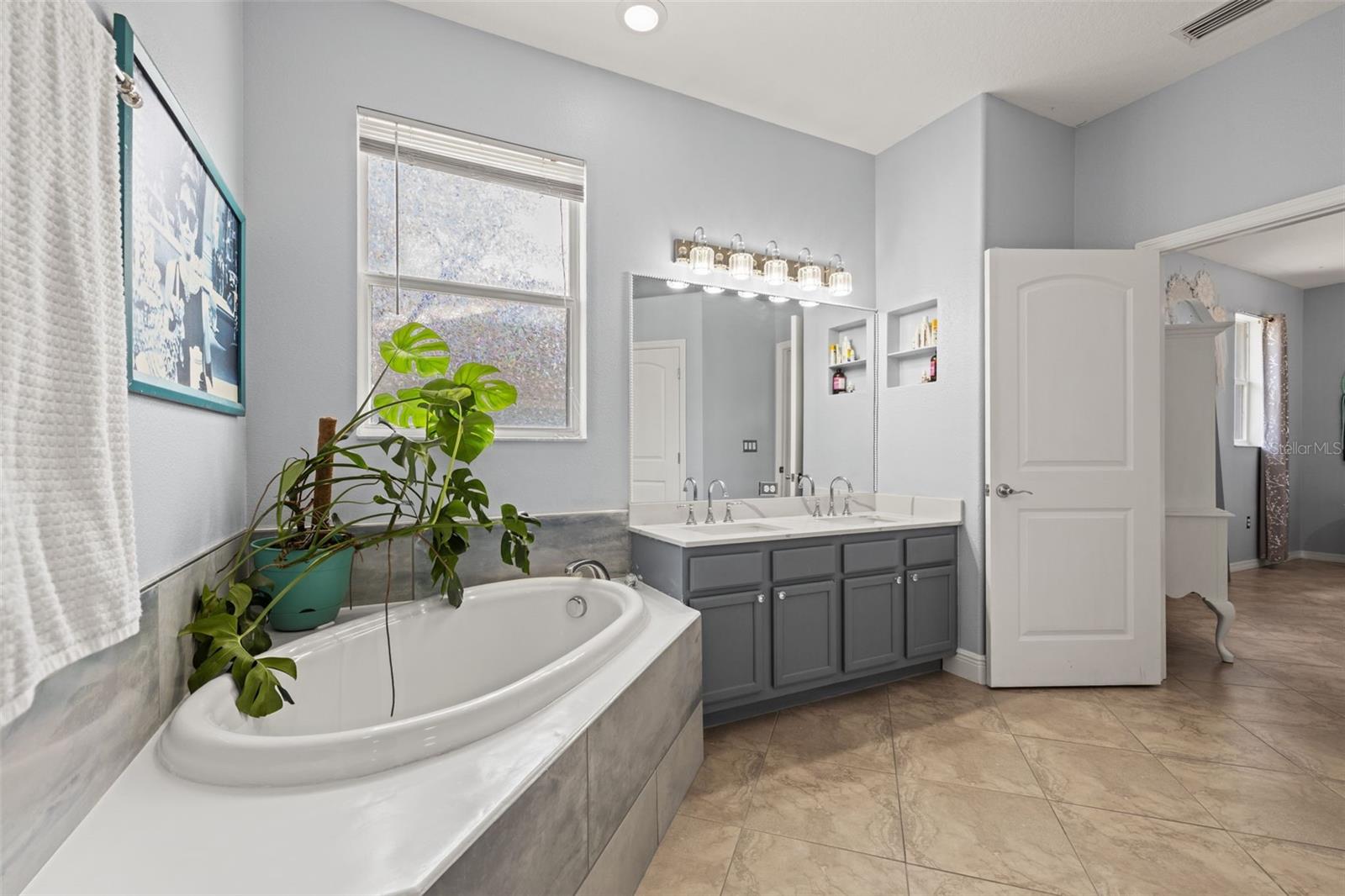 Listing photo id 28 for 1451 Laredo Avenue