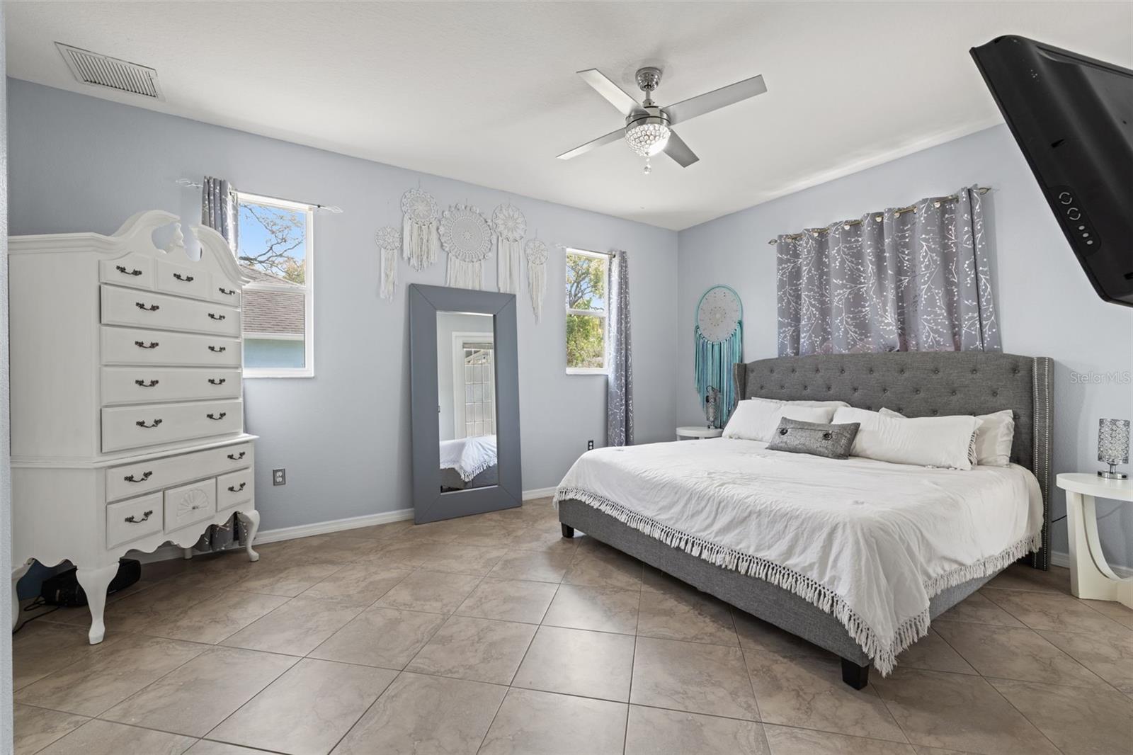 Listing photo id 30 for 1451 Laredo Avenue