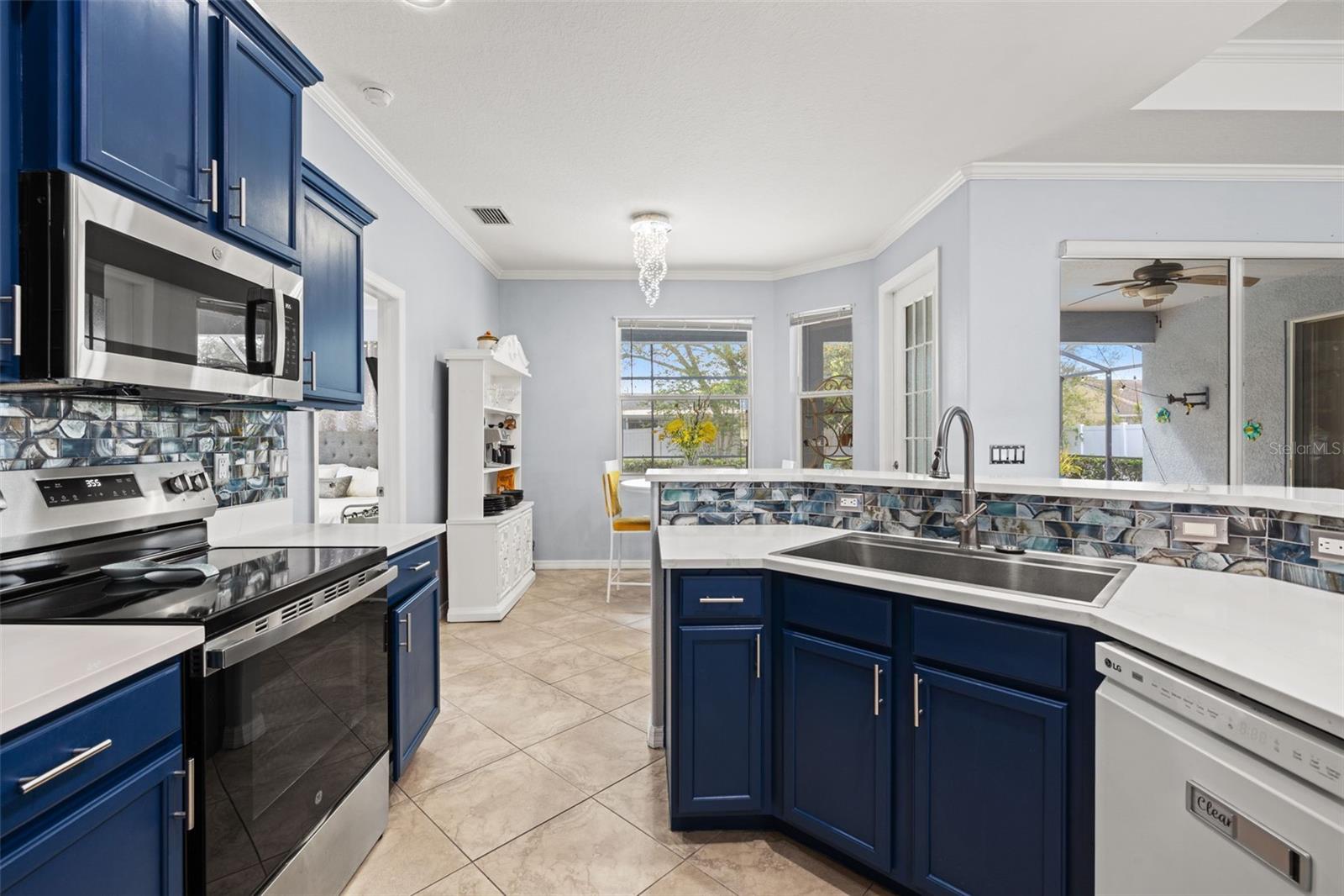 Listing photo id 35 for 1451 Laredo Avenue