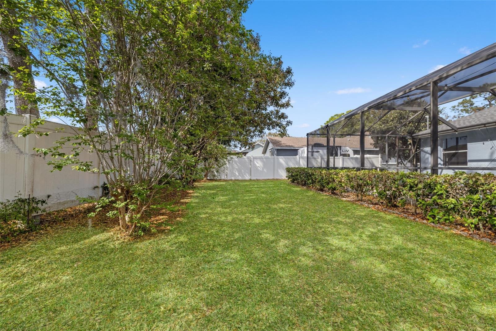 Listing photo id 40 for 1451 Laredo Avenue