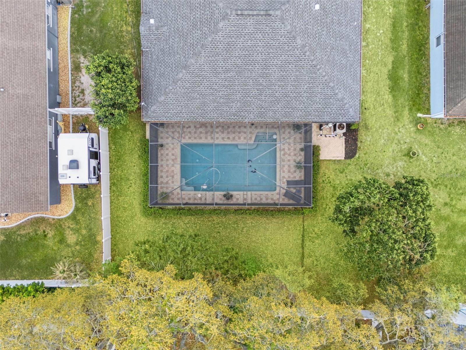 Listing photo id 41 for 1451 Laredo Avenue