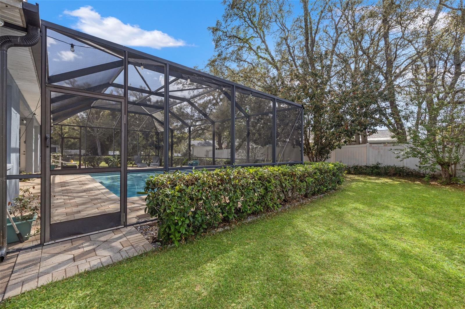 Listing photo id 45 for 1451 Laredo Avenue