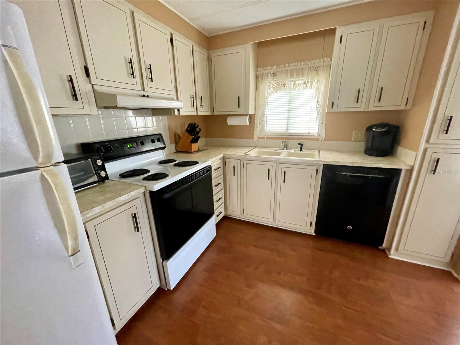 Image 3 of 25 For 140 Mountain Fir Drive