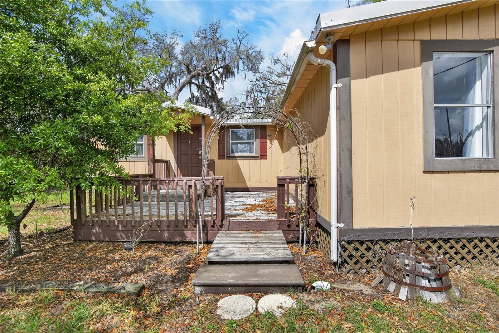 Listing photo id 0 for 13804 Hillcrest Drive