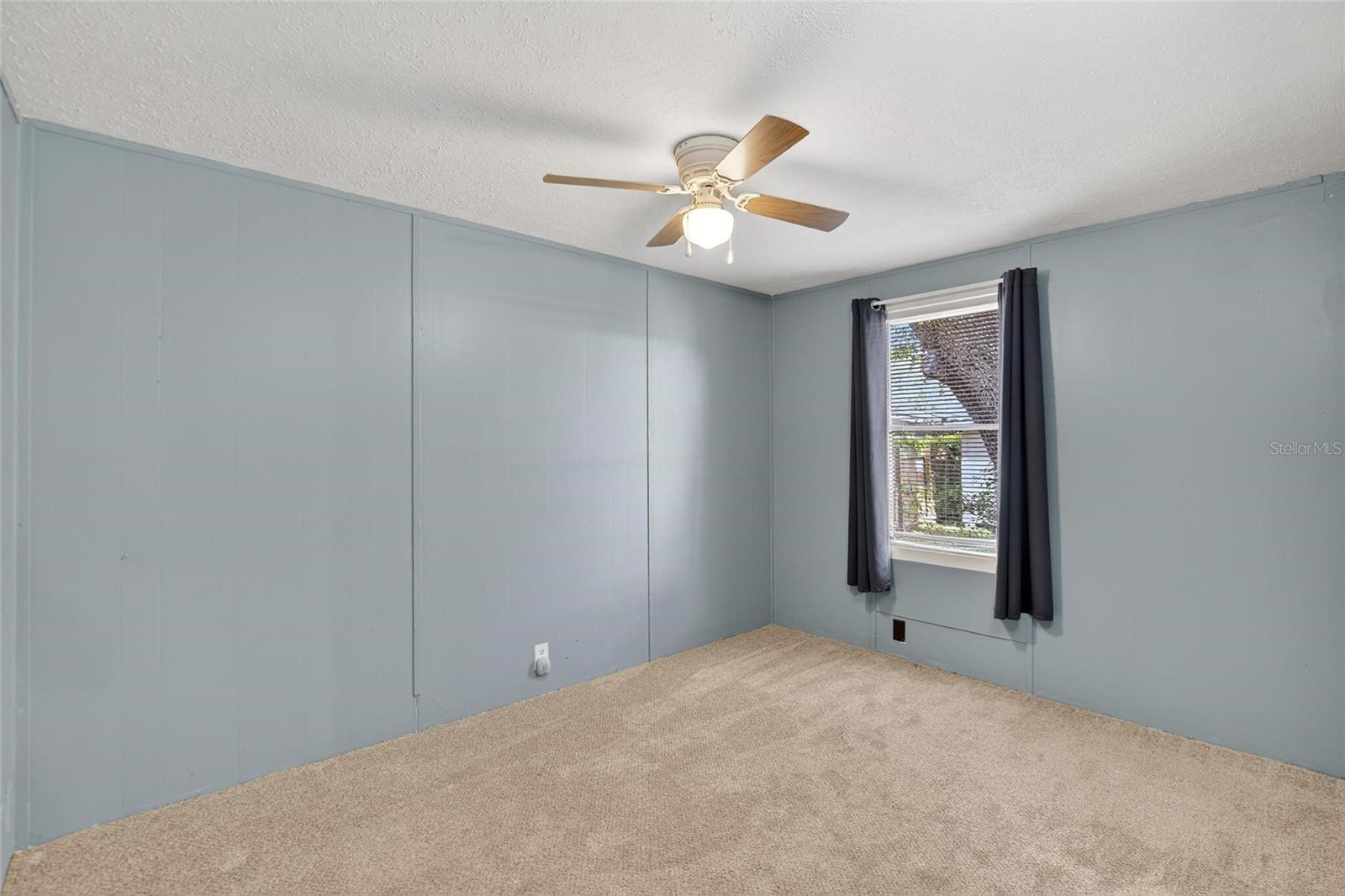 Listing photo id 19 for 13804 Hillcrest Drive