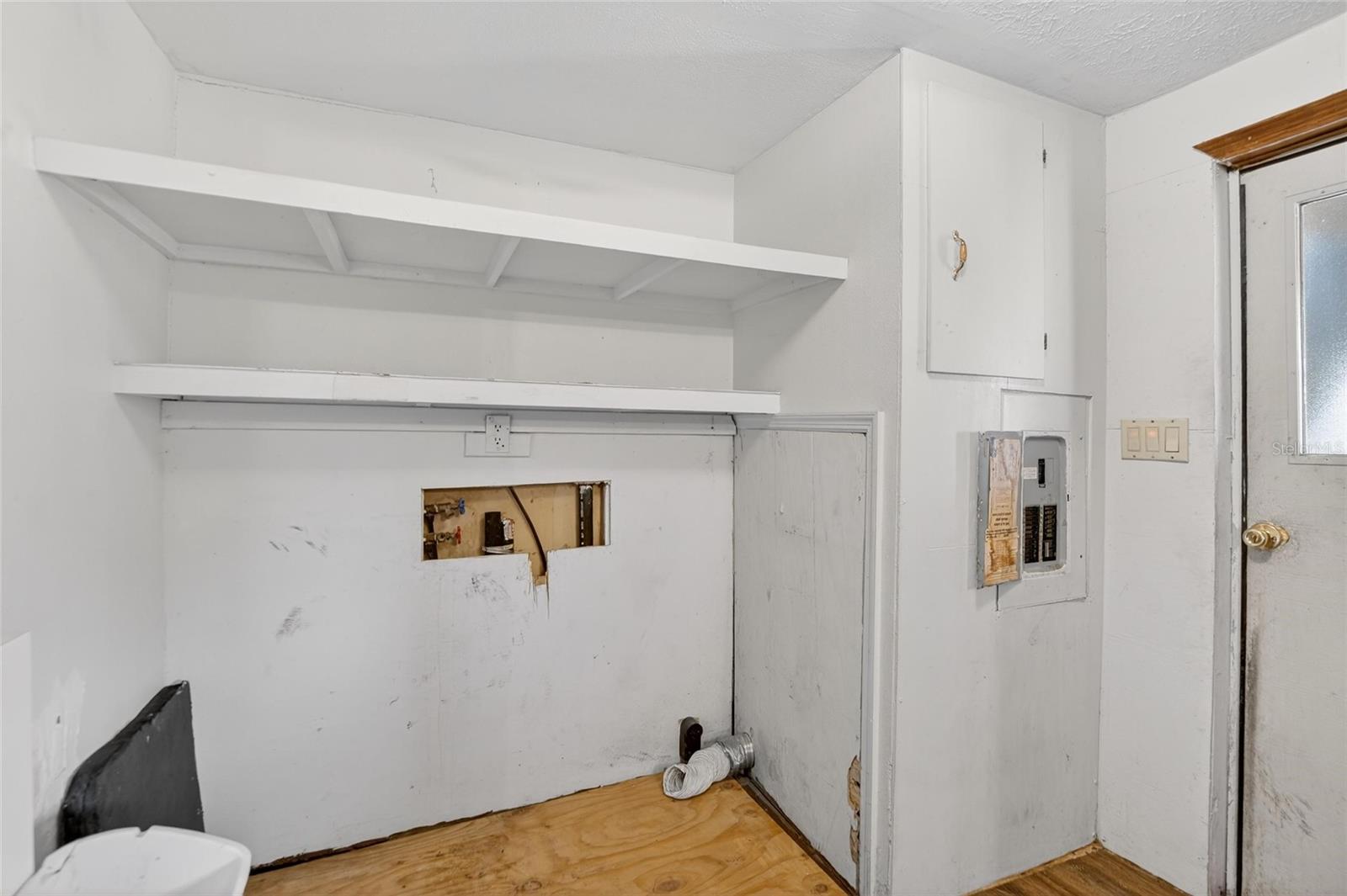 Listing photo id 21 for 13804 Hillcrest Drive