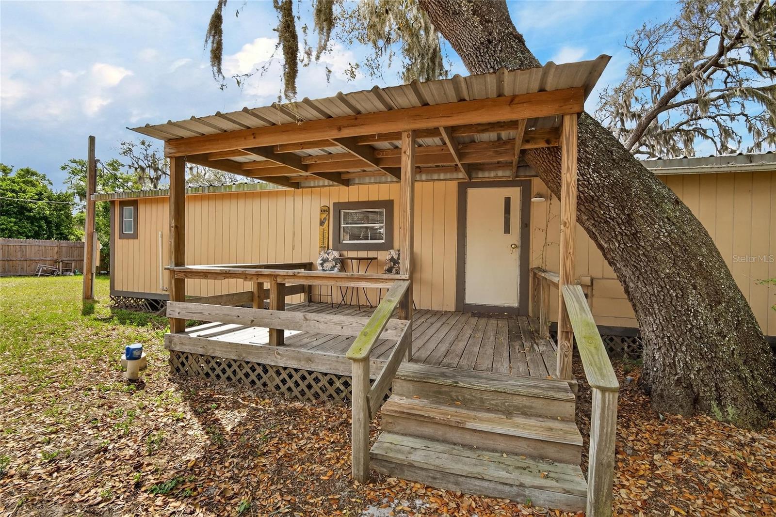 Listing photo id 22 for 13804 Hillcrest Drive