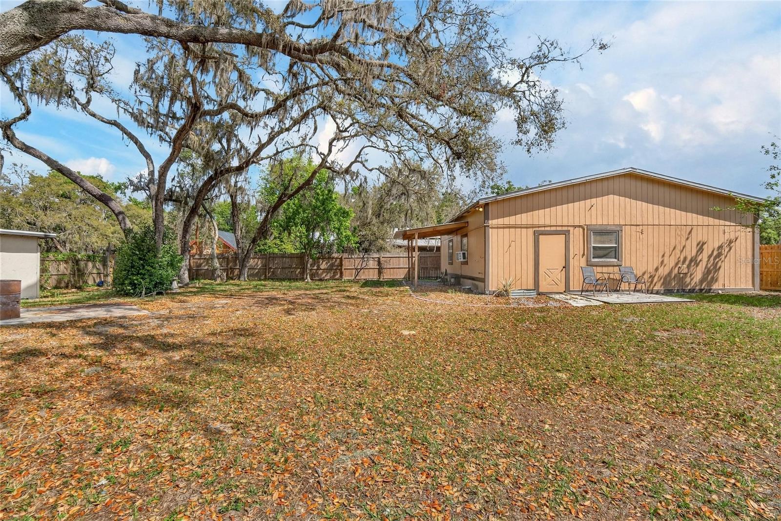 Listing photo id 24 for 13804 Hillcrest Drive