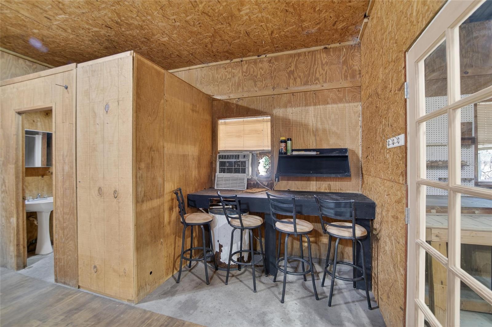 Listing photo id 26 for 13804 Hillcrest Drive