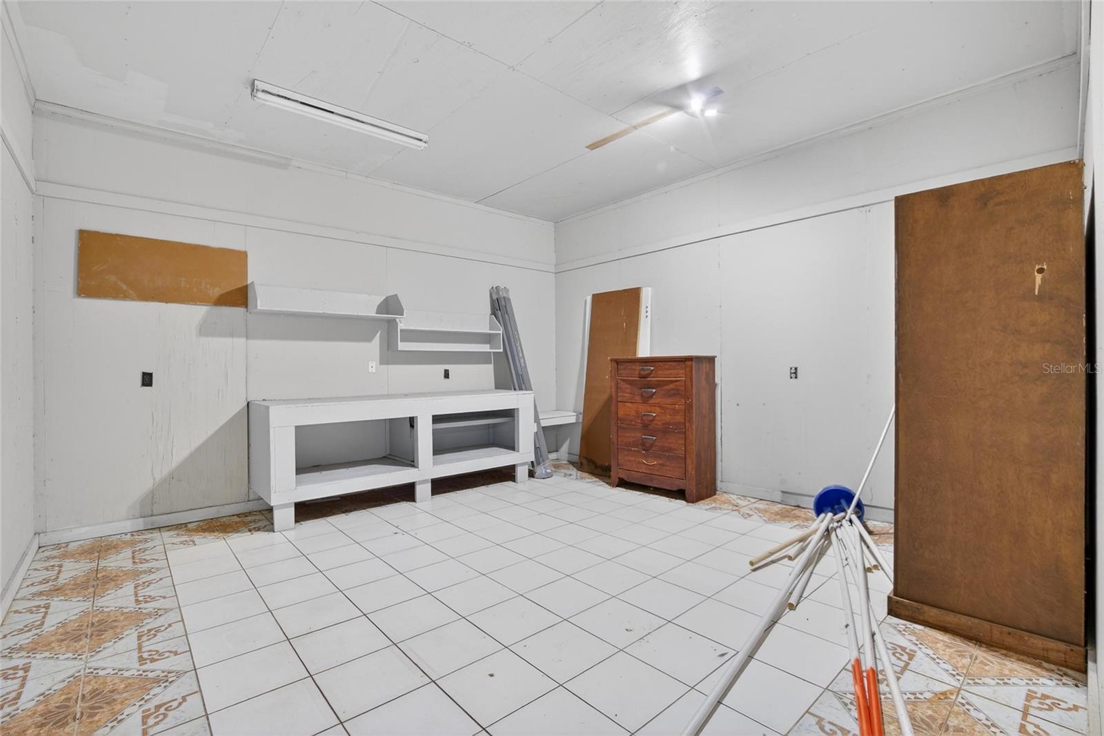 Listing photo id 29 for 13804 Hillcrest Drive