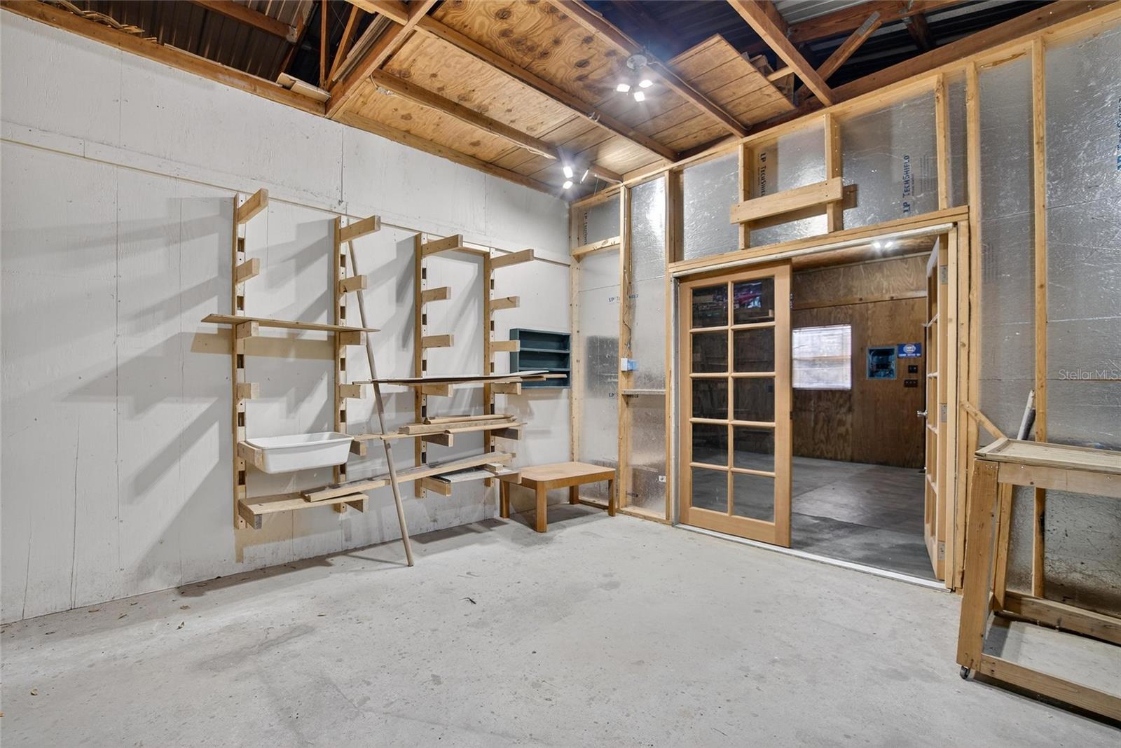 Listing photo id 32 for 13804 Hillcrest Drive