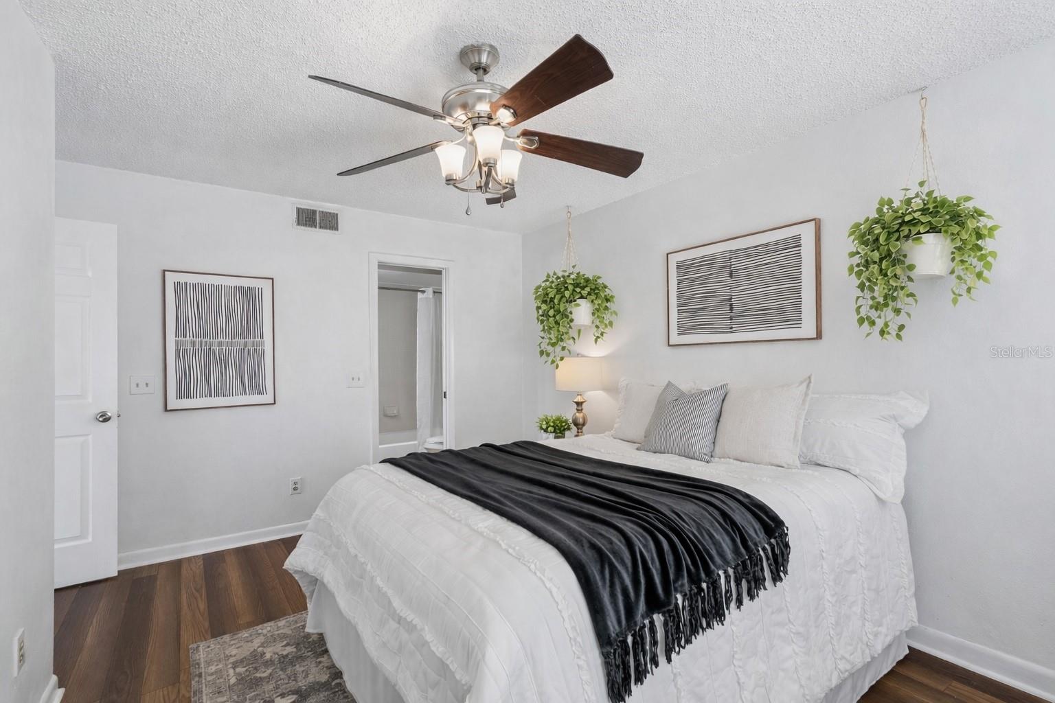 Image 21 of 29 For 201 Arrawana Avenue L