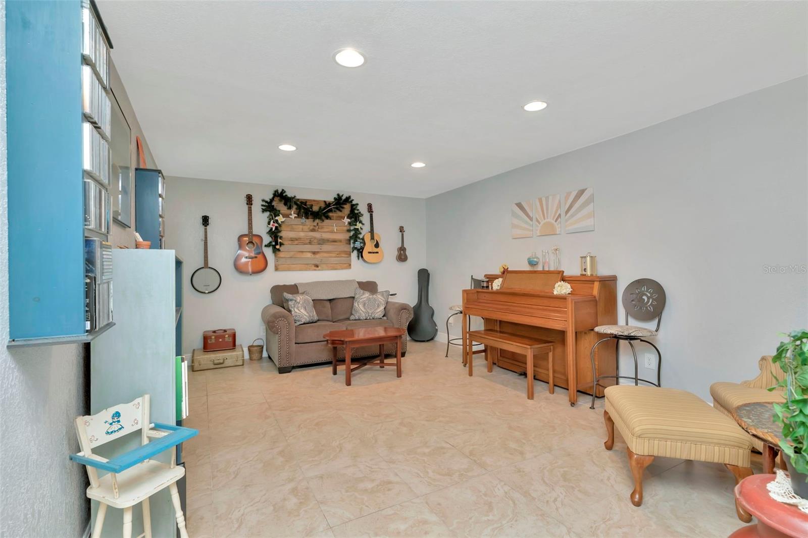 Listing photo id 12 for 4830 3rd Avenue N