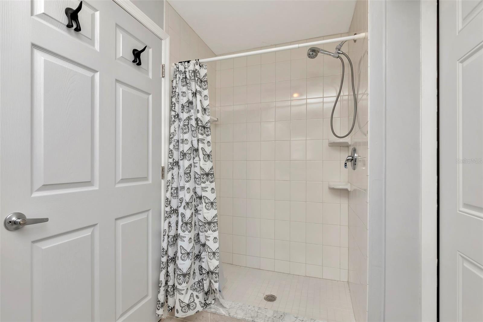 Listing photo id 19 for 4830 3rd Avenue N