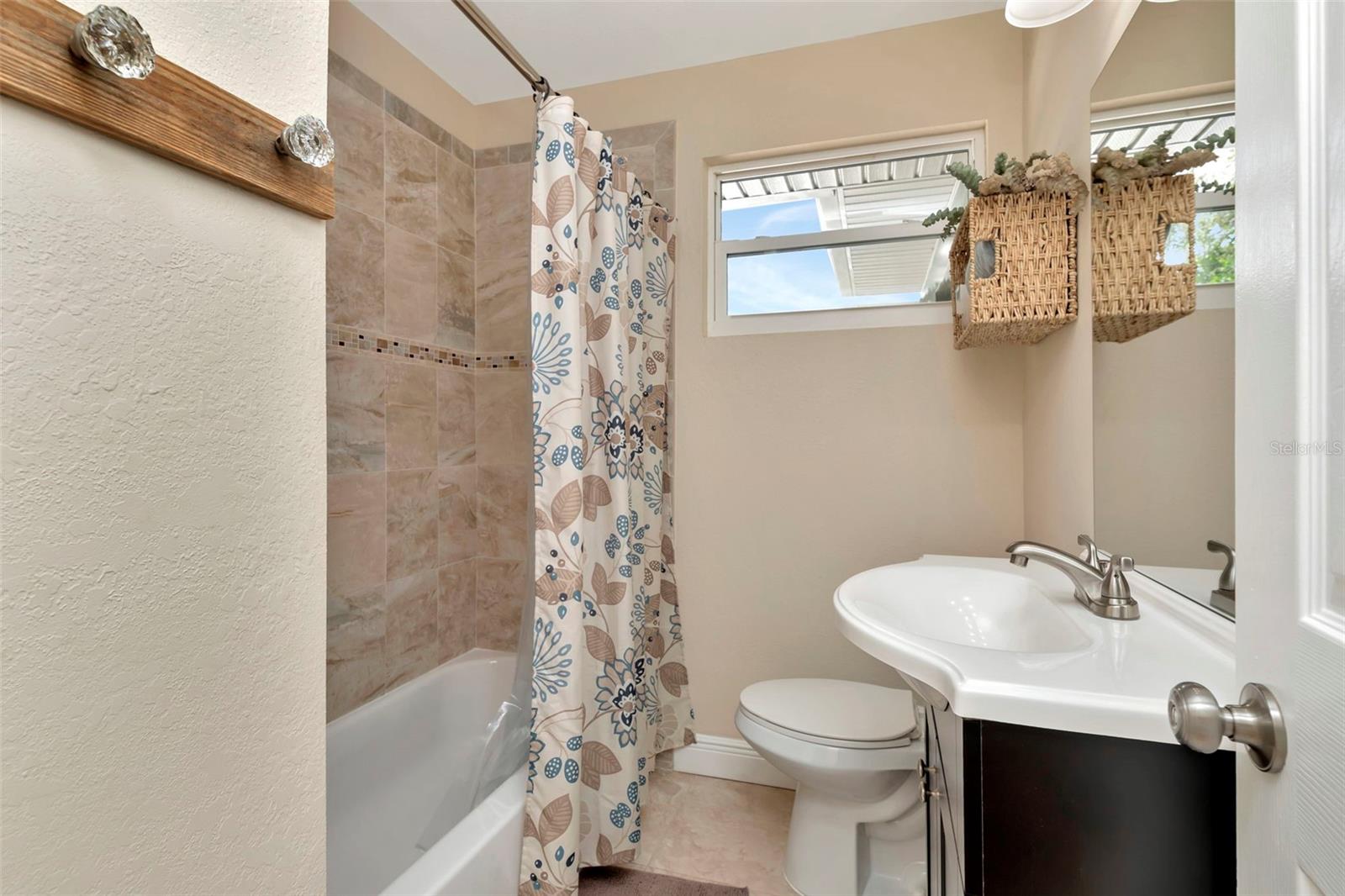 Listing photo id 23 for 4830 3rd Avenue N