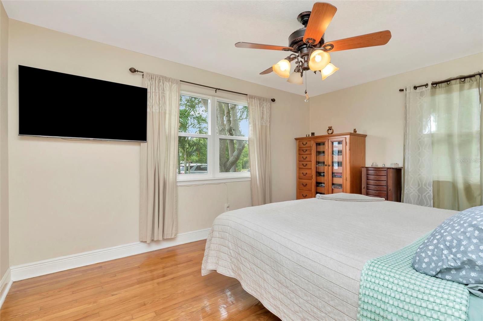 Listing photo id 27 for 4830 3rd Avenue N