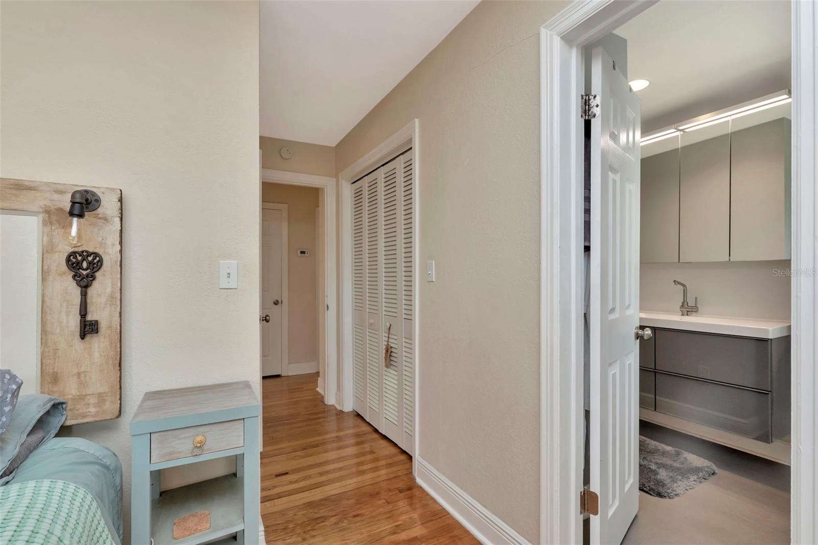 Listing photo id 29 for 4830 3rd Avenue N