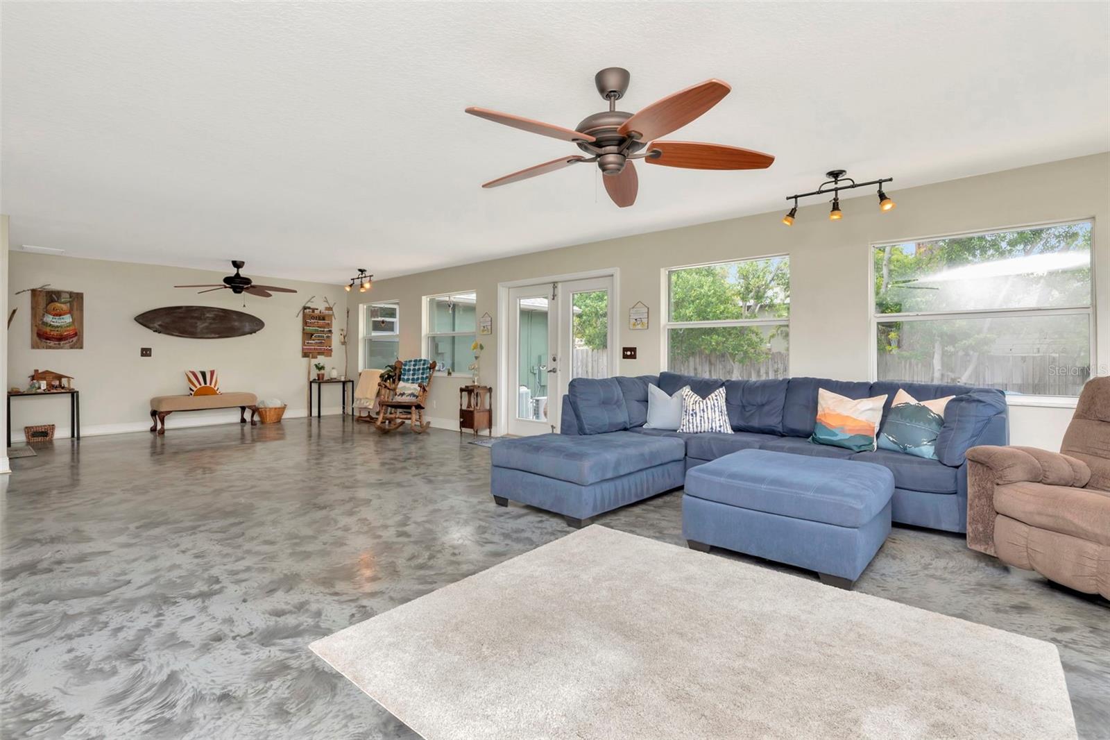 Listing photo id 33 for 4830 3rd Avenue N