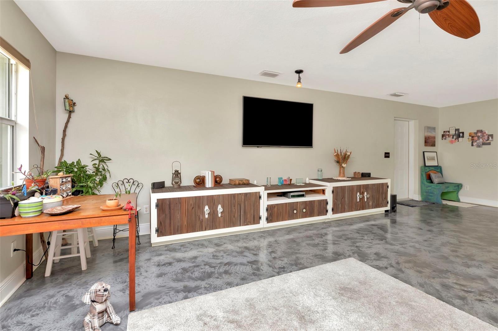 Listing photo id 35 for 4830 3rd Avenue N