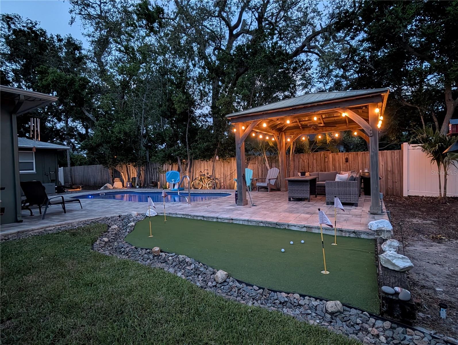 Listing photo id 2 for 4830 3rd Avenue N