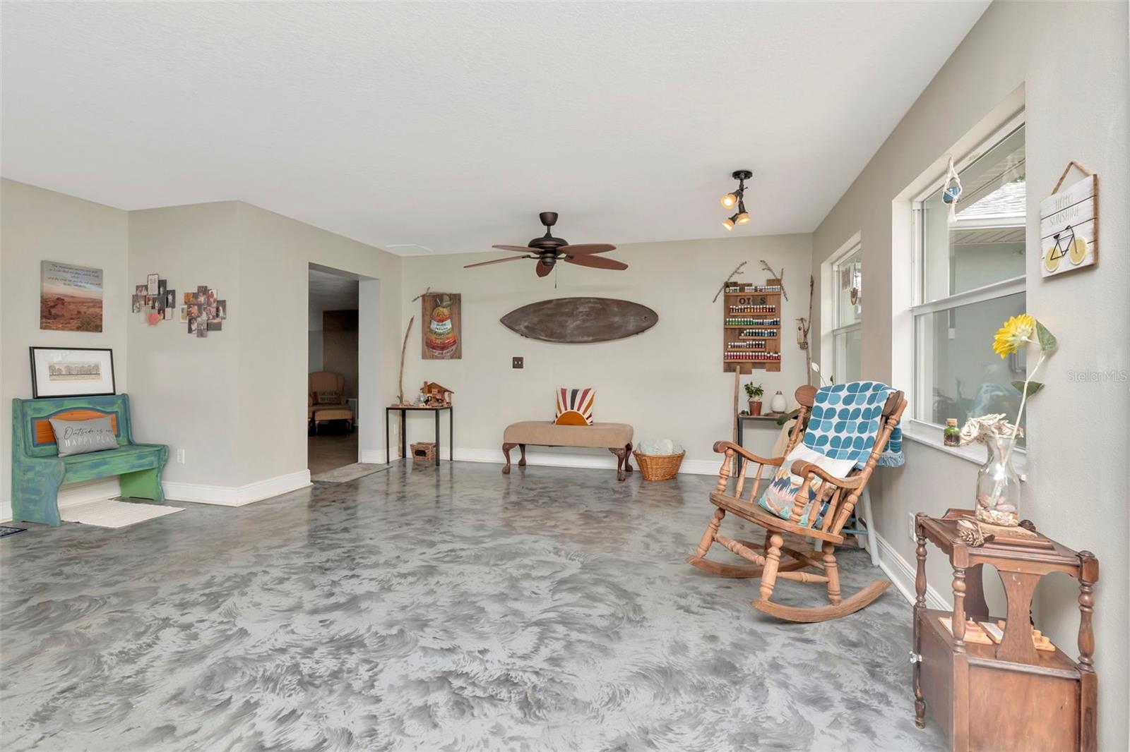 Listing photo id 39 for 4830 3rd Avenue N