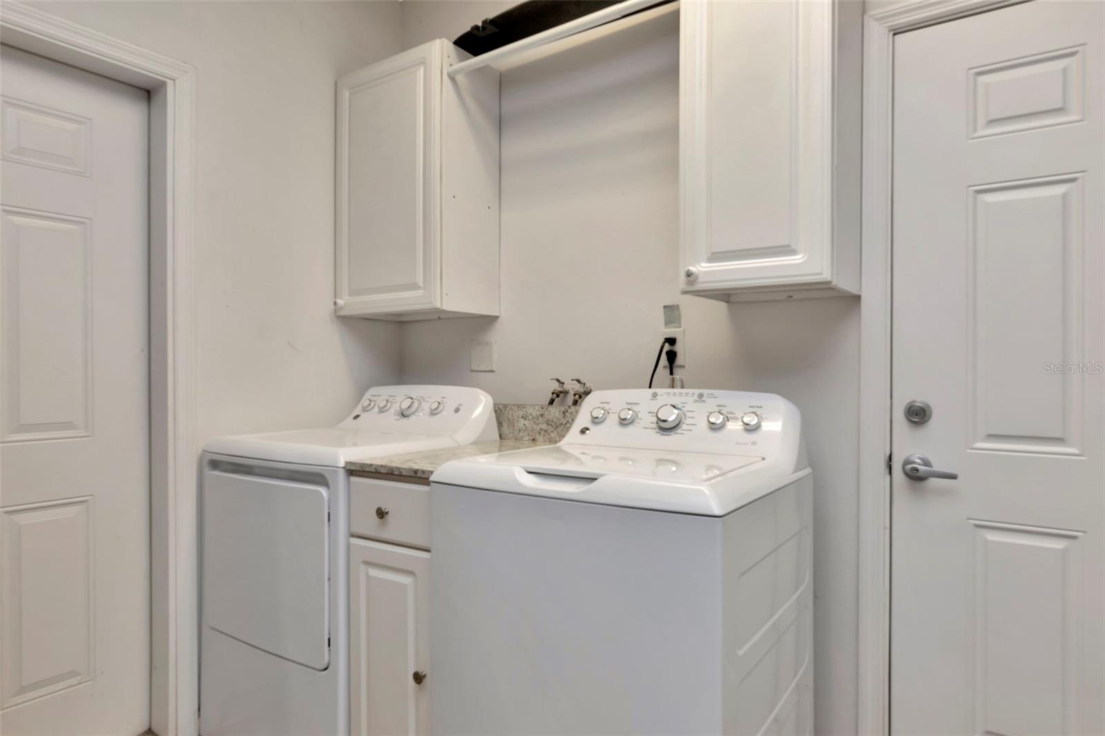 Listing photo id 40 for 4830 3rd Avenue N