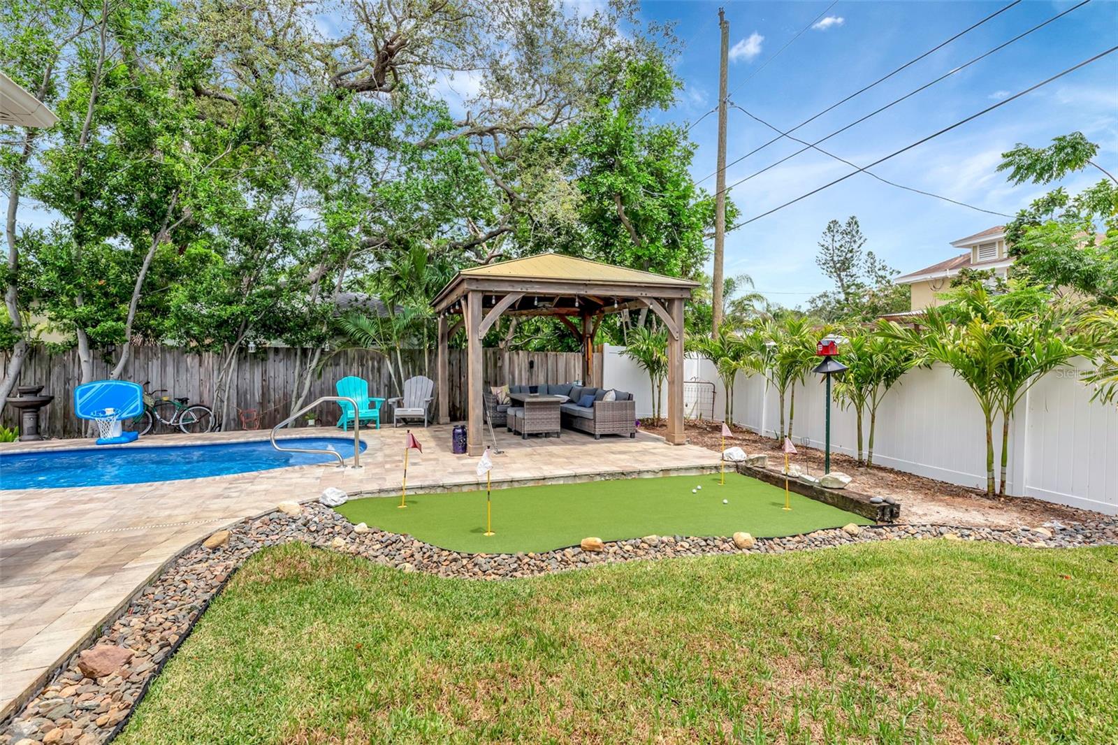 Listing photo id 46 for 4830 3rd Avenue N