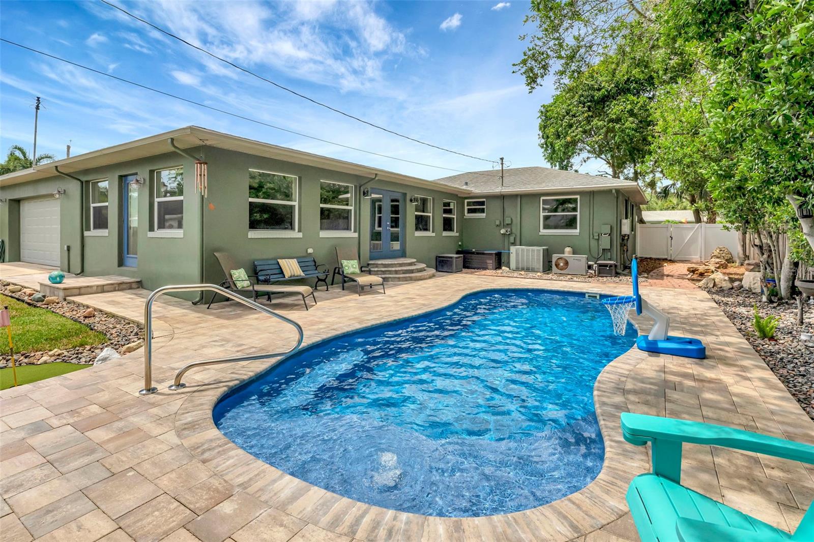 Listing photo id 47 for 4830 3rd Avenue N