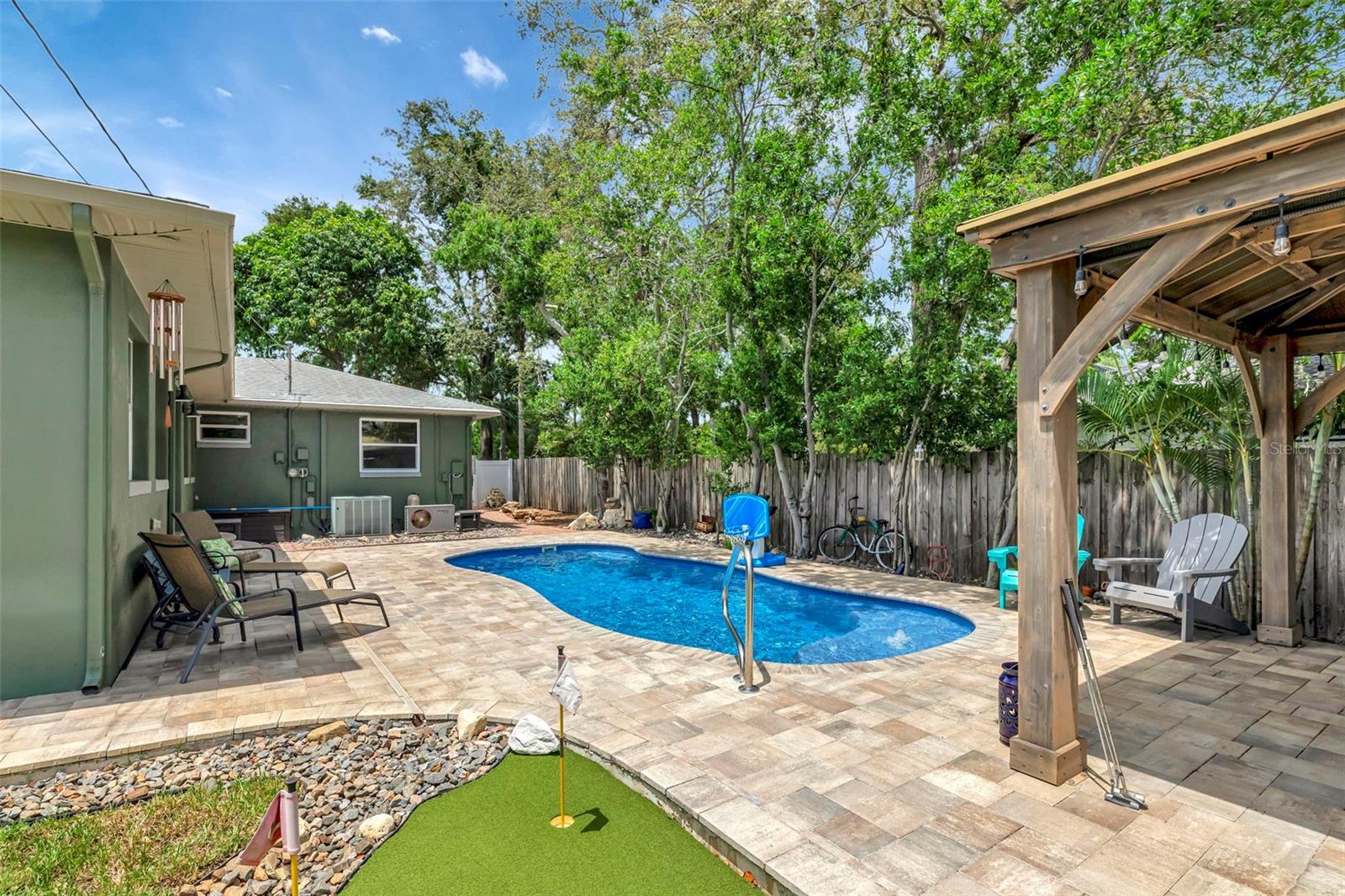 Listing photo id 51 for 4830 3rd Avenue N